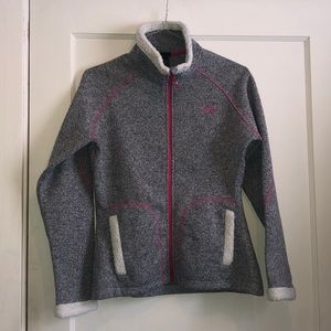 Medium women’s fleece with full zipper.